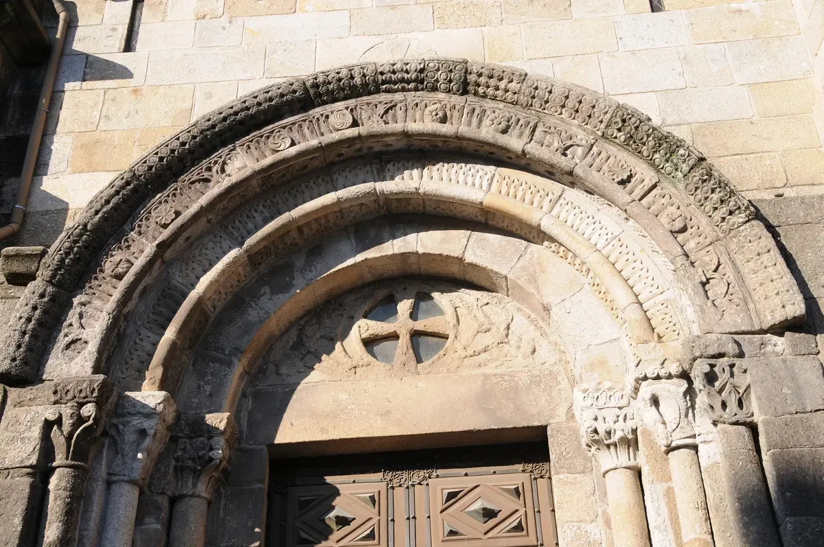 Romanesque portal of Braga cathedral on a Braga and Guimarães day trip from Porto
